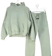 The Essentials Tracksuit: The Off-Duty Uniform Everyone’s Obsessed With 3 Essentials Tracksuit